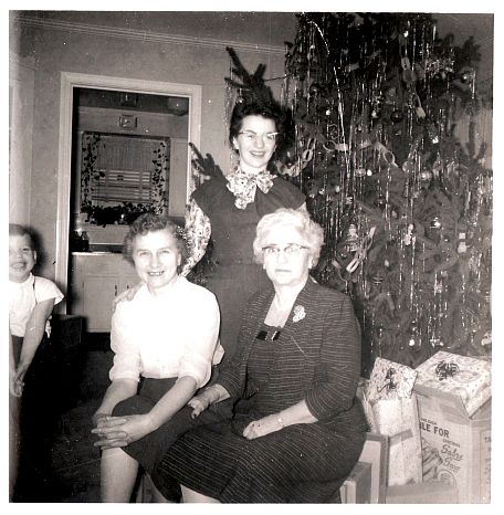 1961.. - son Garry, mother Ella, Bianca, mother-in-law Josephine.jpg